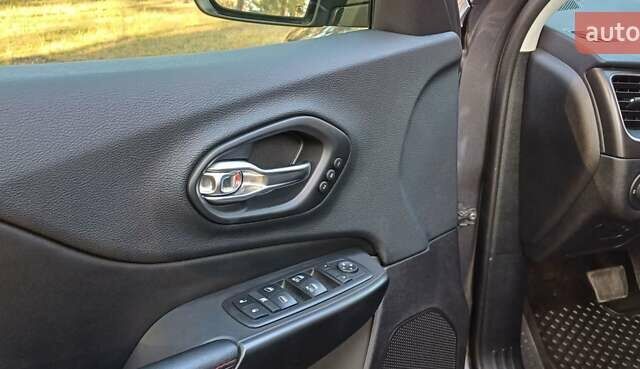 Сірий Джип Cherokee, об'ємом двигуна 3.24 л та пробігом 54 тис. км за 21300 $, фото 22 на Automoto.ua