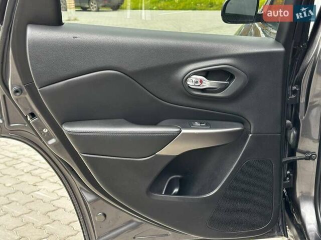 Сірий Джип Cherokee, об'ємом двигуна 3.24 л та пробігом 141 тис. км за 16799 $, фото 26 на Automoto.ua