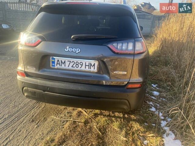 Серый Джип Чероки, объемом двигателя 2.36 л и пробегом 100 тыс. км за 18000 $, фото 1 на Automoto.ua