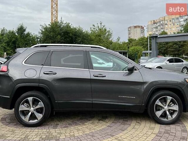 Сірий Джип Cherokee, об'ємом двигуна 2 л та пробігом 28 тис. км за 20690 $, фото 7 на Automoto.ua