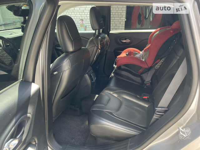 Сірий Джип Cherokee, об'ємом двигуна 3.2 л та пробігом 112 тис. км за 23800 $, фото 9 на Automoto.ua