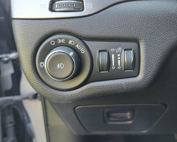 Серый Джип Чероки, объемом двигателя 1.99 л и пробегом 101 тыс. км за 19000 $, фото 2 на Automoto.ua