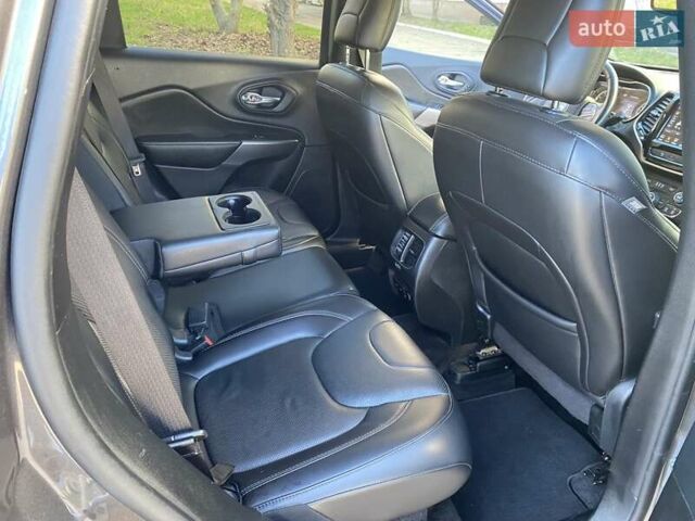 Серый Джип Чероки, объемом двигателя 2 л и пробегом 130 тыс. км за 18300 $, фото 10 на Automoto.ua