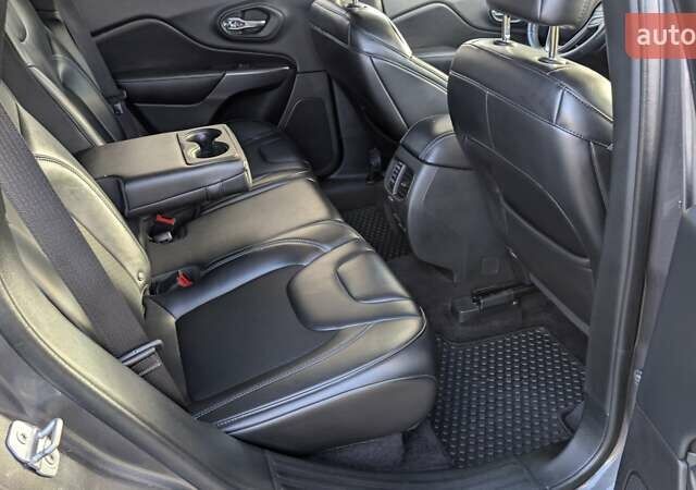Сірий Джип Cherokee, об'ємом двигуна 2 л та пробігом 109 тис. км за 18700 $, фото 14 на Automoto.ua