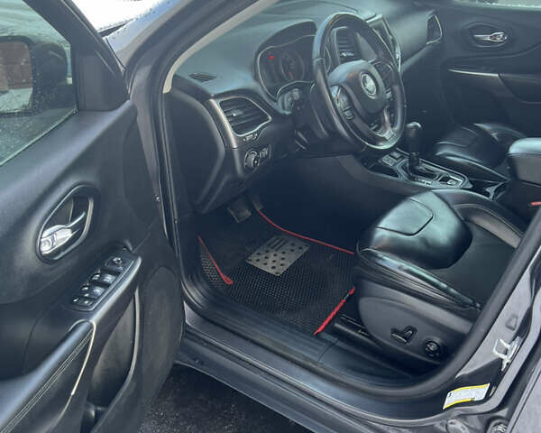 Серый Джип Чероки, объемом двигателя 2.36 л и пробегом 177 тыс. км за 16200 $, фото 12 на Automoto.ua