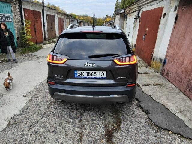 Джип Cherokee 2018 у Рівному на Automoto.ua Сірий Джип Cherokee, об'ємом двигуна 3.2 л та пробігом 150 тис. км за 18700 $, фото 7 на Automoto.ua