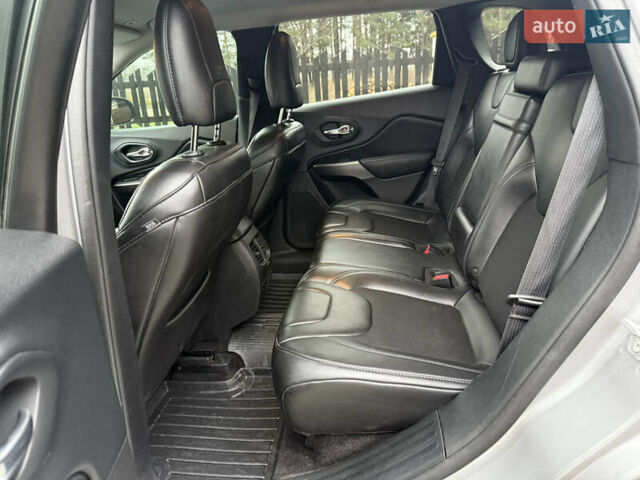 Серый Джип Чероки, объемом двигателя 2.36 л и пробегом 142 тыс. км за 14200 $, фото 28 на Automoto.ua