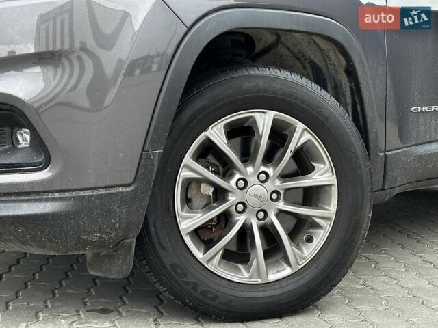 Сірий Джип Cherokee, об'ємом двигуна 3.24 л та пробігом 141 тис. км за 16799 $, фото 3 на Automoto.ua