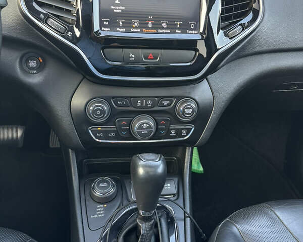 Серый Джип Чероки, объемом двигателя 3.24 л и пробегом 86 тыс. км за 22999 $, фото 3 на Automoto.ua