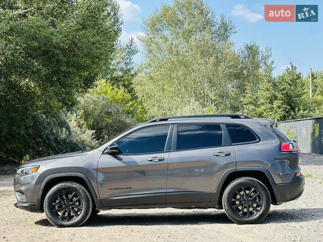Сірий Джип Cherokee, об'ємом двигуна 3.24 л та пробігом 130 тис. км за 15999 $, фото 2 на Automoto.ua