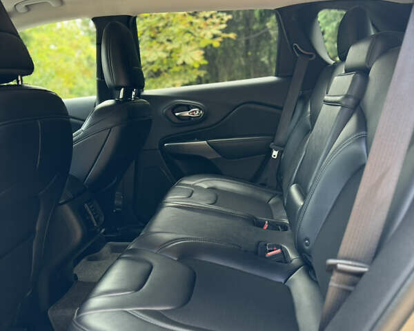 Сірий Джип Cherokee, об'ємом двигуна 3.24 л та пробігом 92 тис. км за 16500 $, фото 16 на Automoto.ua