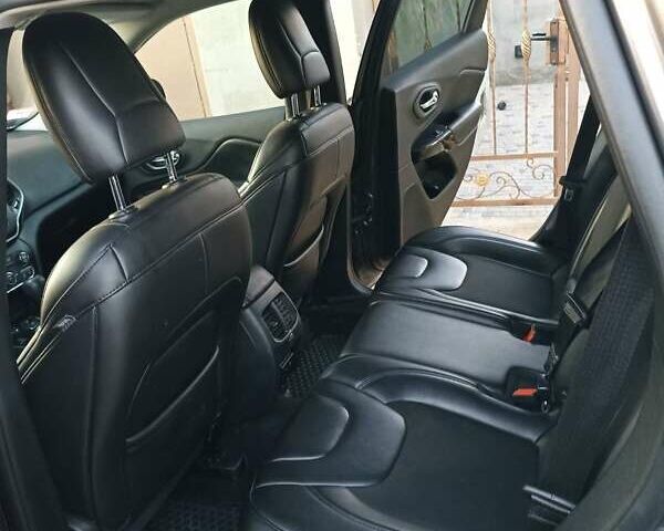 Сірий Джип Cherokee, об'ємом двигуна 2.36 л та пробігом 94 тис. км за 17400 $, фото 6 на Automoto.ua