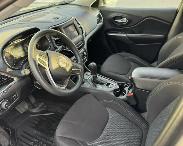 Сірий Джип Cherokee, об'ємом двигуна 2.36 л та пробігом 131 тис. км за 14900 $, фото 8 на Automoto.ua