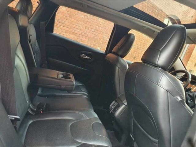 Сірий Джип Cherokee, об'ємом двигуна 0 л та пробігом 90 тис. км за 11500 $, фото 7 на Automoto.ua