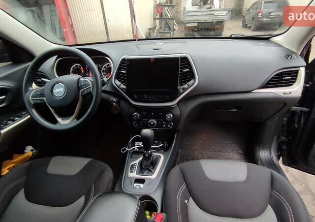 Серый Джип Чероки, объемом двигателя 2.36 л и пробегом 115 тыс. км за 14000 $, фото 5 на Automoto.ua