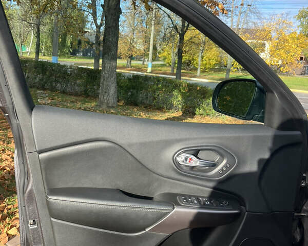 Серый Джип Чероки, объемом двигателя 3.24 л и пробегом 108 тыс. км за 19500 $, фото 30 на Automoto.ua