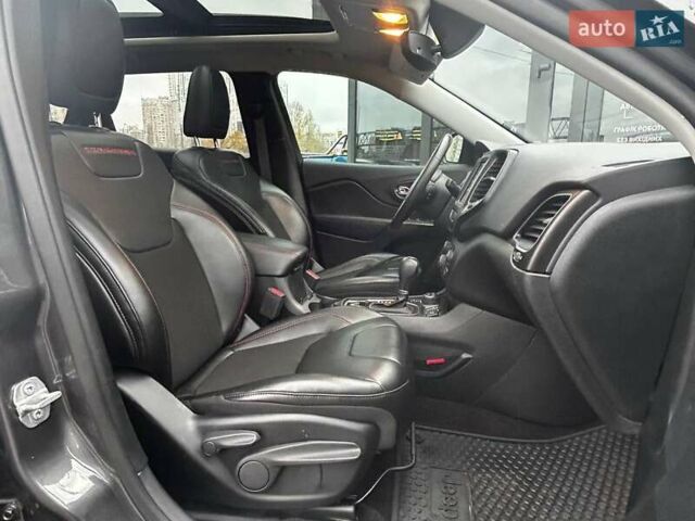 Сірий Джип Cherokee, об'ємом двигуна 3.24 л та пробігом 91 тис. км за 23290 $, фото 16 на Automoto.ua