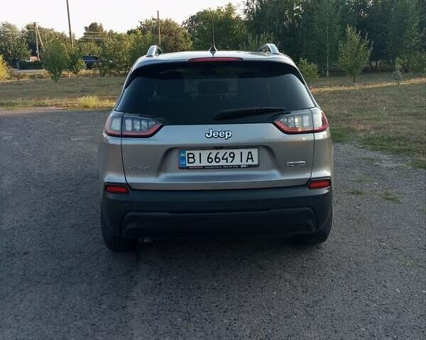 Серый Джип Чероки, объемом двигателя 2.36 л и пробегом 90 тыс. км за 18500 $, фото 3 на Automoto.ua