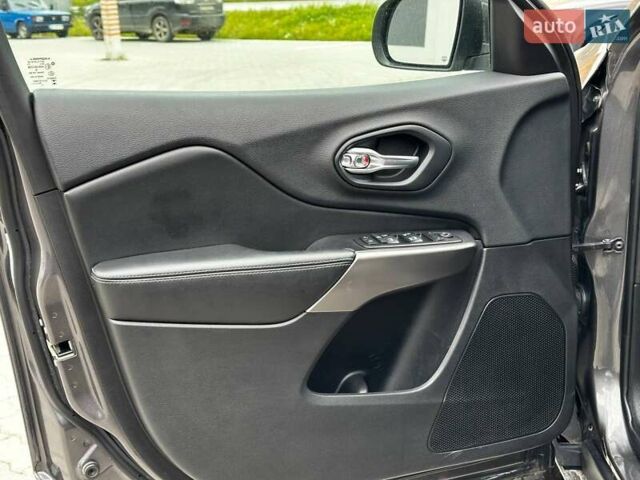 Сірий Джип Cherokee, об'ємом двигуна 3.24 л та пробігом 141 тис. км за 16799 $, фото 15 на Automoto.ua