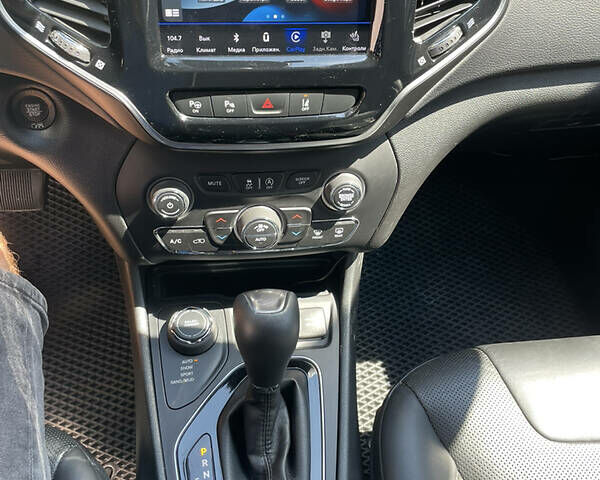 Сірий Джип Cherokee, об'ємом двигуна 3.2 л та пробігом 112 тис. км за 23800 $, фото 11 на Automoto.ua