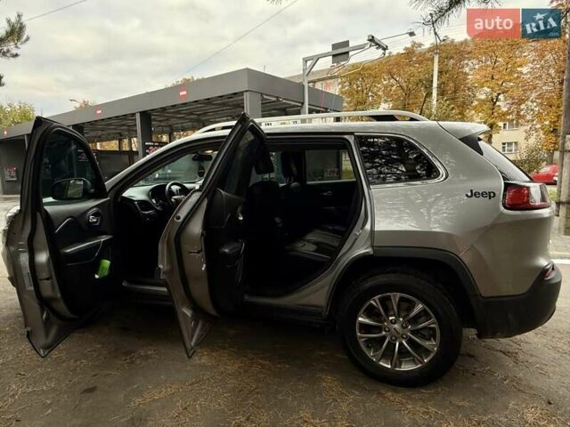 Сірий Джип Cherokee, об'ємом двигуна 3.24 л та пробігом 113 тис. км за 19000 $, фото 5 на Automoto.ua