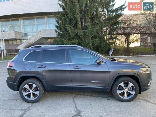 Серый Джип Чероки, объемом двигателя 2 л и пробегом 130 тыс. км за 18300 $, фото 3 на Automoto.ua
