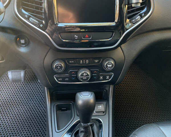 Сірий Джип Cherokee, об'ємом двигуна 2.36 л та пробігом 150 тис. км за 16600 $, фото 67 на Automoto.ua