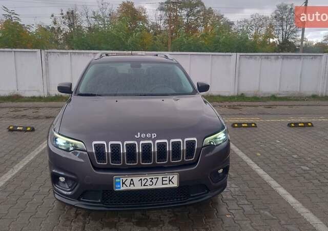 Джип Чероки 2018 в Киеве на Automoto.ua Серый Джип Чероки, объемом двигателя 3.2 л и пробегом 103 тыс. км за 17500 $, фото 2 на Automoto.ua