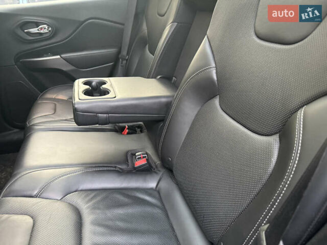 Серый Джип Чероки, объемом двигателя 3.24 л и пробегом 127 тыс. км за 22000 $, фото 13 на Automoto.ua