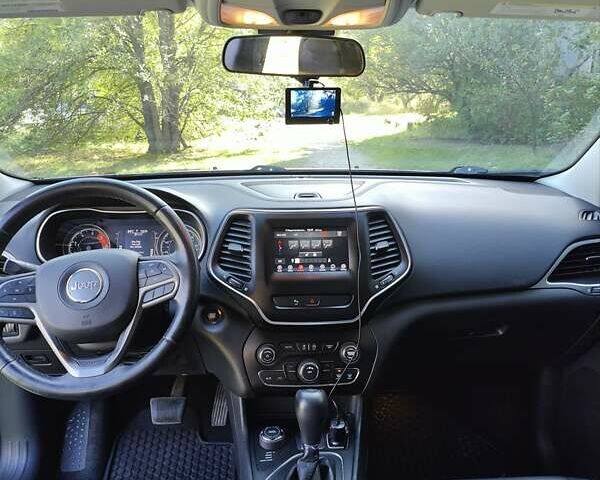 Серый Джип Чероки, объемом двигателя 1.99 л и пробегом 101 тыс. км за 19000 $, фото 6 на Automoto.ua