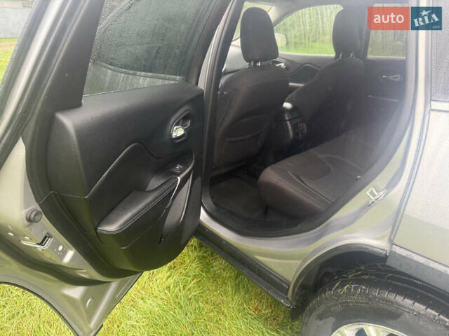 Сірий Джип Cherokee, об'ємом двигуна 2.36 л та пробігом 189 тис. км за 13800 $, фото 23 на Automoto.ua