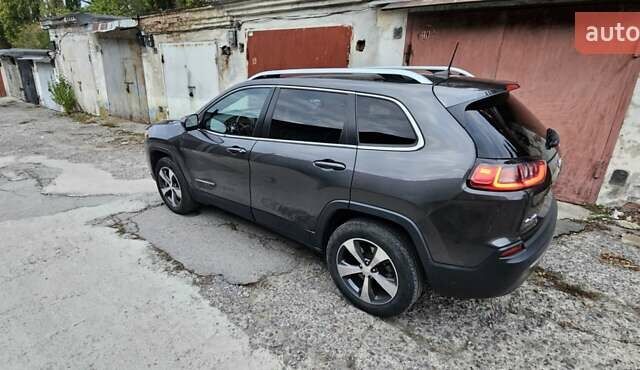 Джип Cherokee 2018 у Рівному на Automoto.ua Сірий Джип Cherokee, об'ємом двигуна 3.24 л та пробігом 150 тис. км за 19800 $, фото 6 на Automoto.ua