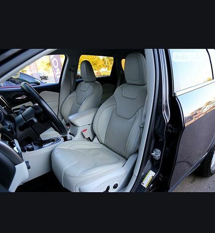 Сірий Джип Cherokee, об'ємом двигуна 3.2 л та пробігом 85 тис. км за 17999 $, фото 3 на Automoto.ua