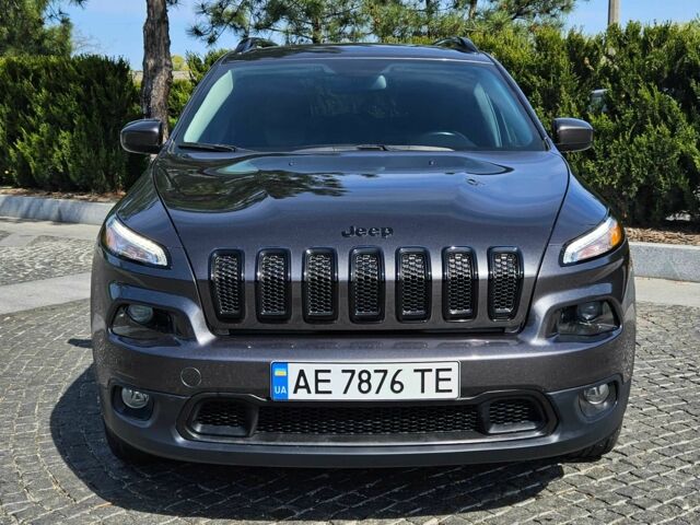 Сірий Джип Cherokee, об'ємом двигуна 0.24 л та пробігом 73 тис. км за 16200 $, фото 1 на Automoto.ua