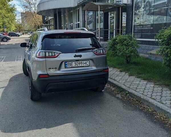 Сірий Джип Cherokee, об'ємом двигуна 2.36 л та пробігом 105 тис. км за 18300 $, фото 3 на Automoto.ua