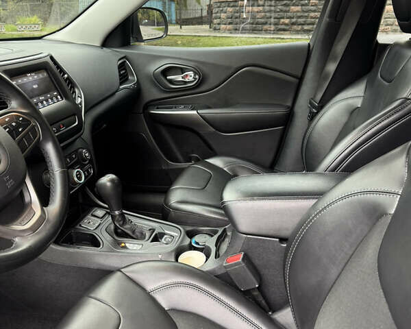 Серый Джип Чероки, объемом двигателя 2.36 л и пробегом 128 тыс. км за 18200 $, фото 8 на Automoto.ua