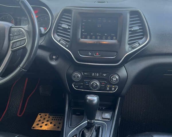 Серый Джип Чероки, объемом двигателя 2.36 л и пробегом 177 тыс. км за 16200 $, фото 15 на Automoto.ua