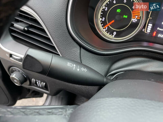 Серый Джип Чероки, объемом двигателя 2.4 л и пробегом 210 тыс. км за 14500 $, фото 37 на Automoto.ua