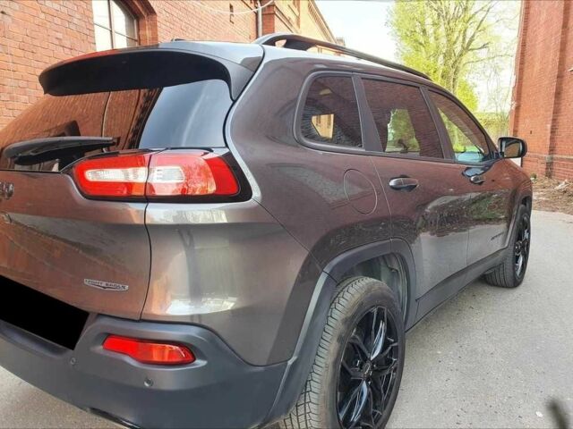 Сірий Джип Cherokee, об'ємом двигуна 0 л та пробігом 90 тис. км за 11500 $, фото 3 на Automoto.ua