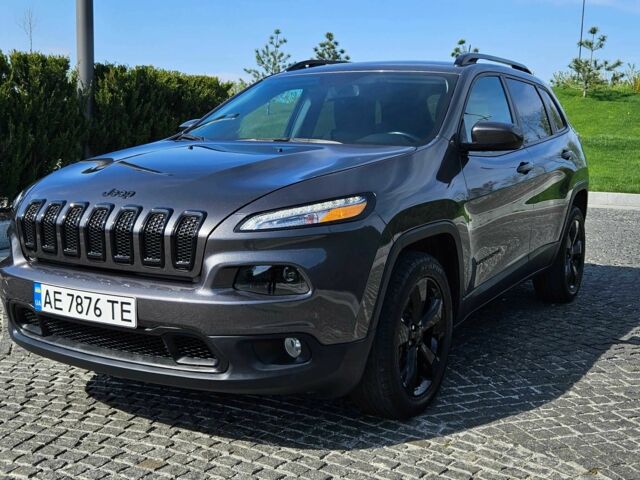 Сірий Джип Cherokee, об'ємом двигуна 0.24 л та пробігом 73 тис. км за 16200 $, фото 3 на Automoto.ua