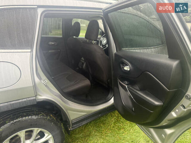 Сірий Джип Cherokee, об'ємом двигуна 2.36 л та пробігом 189 тис. км за 13800 $, фото 12 на Automoto.ua