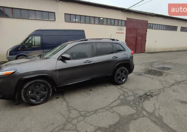 Серый Джип Чероки, объемом двигателя 2.36 л и пробегом 115 тыс. км за 14000 $, фото 1 на Automoto.ua