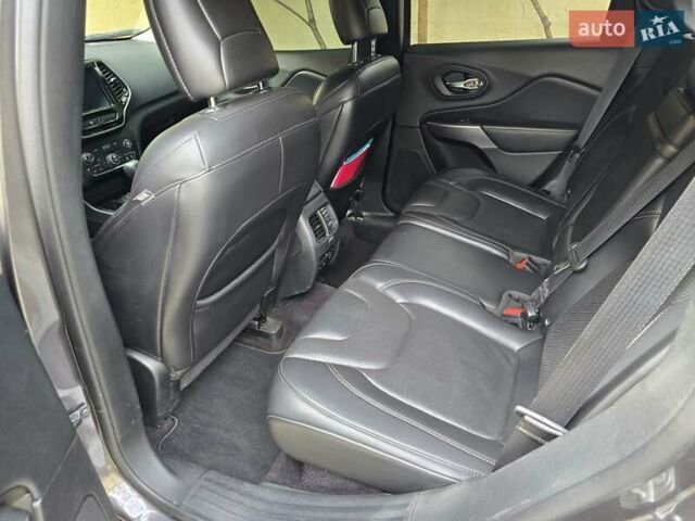 Серый Джип Чероки, объемом двигателя 2.4 л и пробегом 113 тыс. км за 15999 $, фото 6 на Automoto.ua