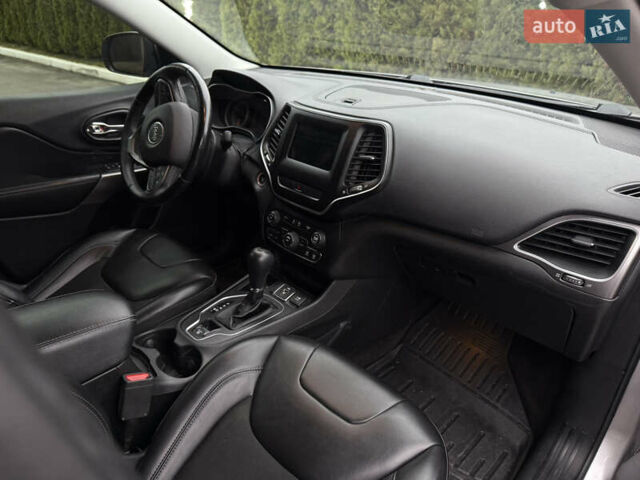 Серый Джип Чероки, объемом двигателя 2.36 л и пробегом 142 тыс. км за 14200 $, фото 24 на Automoto.ua