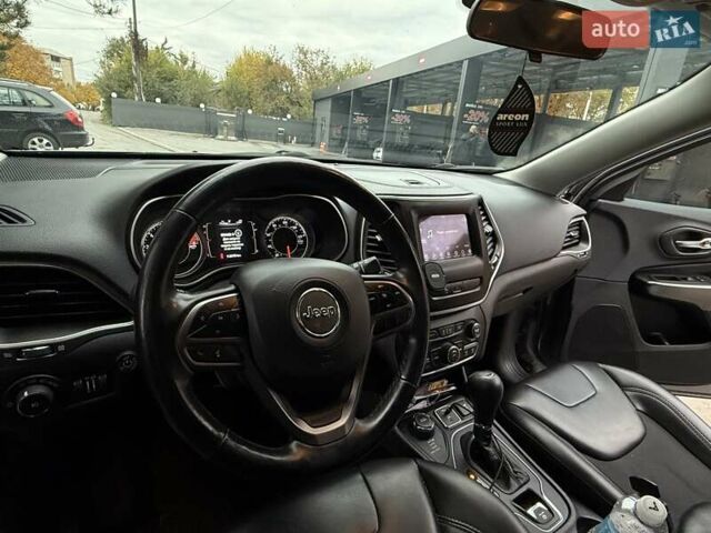 Сірий Джип Cherokee, об'ємом двигуна 3.24 л та пробігом 113 тис. км за 19000 $, фото 10 на Automoto.ua