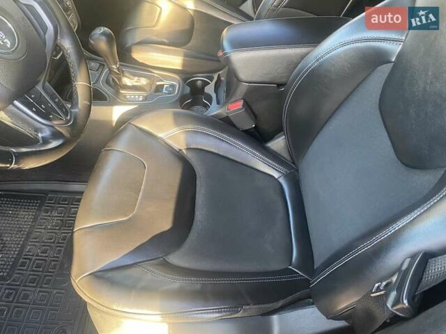 Серый Джип Чероки, объемом двигателя 2.36 л и пробегом 100 тыс. км за 18000 $, фото 29 на Automoto.ua