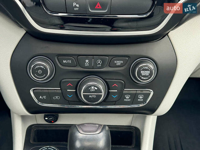 Серый Джип Чероки, объемом двигателя 3.2 л и пробегом 108 тыс. км за 21290 $, фото 32 на Automoto.ua