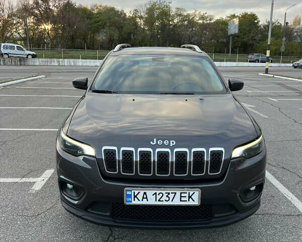 Джип Cherokee 2018 у Києві на Automoto.ua Сірий Джип Cherokee, об'ємом двигуна 3.24 л та пробігом 103 тис. км за 17800 $, фото 11 на Automoto.ua