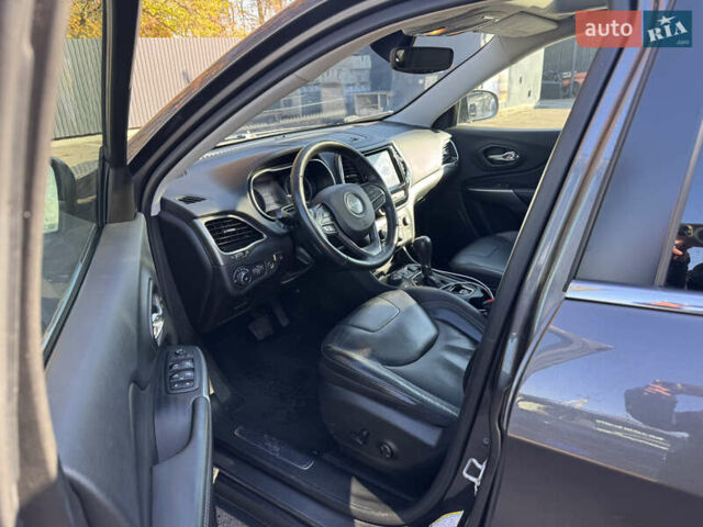 Серый Джип Чероки, объемом двигателя 3.24 л и пробегом 127 тыс. км за 22000 $, фото 7 на Automoto.ua