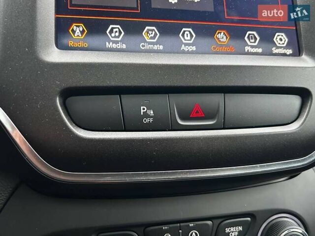 Сірий Джип Cherokee, об'ємом двигуна 3.24 л та пробігом 91 тис. км за 23290 $, фото 25 на Automoto.ua